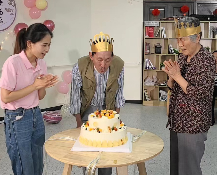 渝商善行大队敬老爱老开新篇，爱心企业家志愿者们
